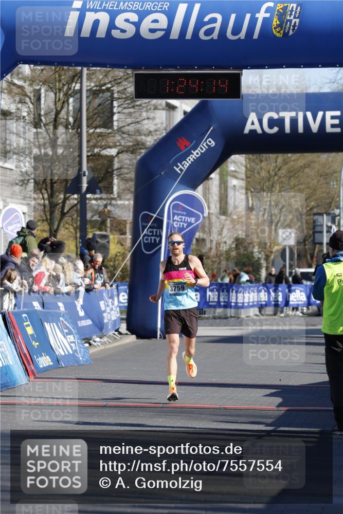 06.04.2025 - 44. Internationalen Wilhelmsburger Insellauf A. Gomolzig http://msf.ph/oto/7557554 06.04.2025 10:14:12 Ziel 3759 meine-sportfotos.de