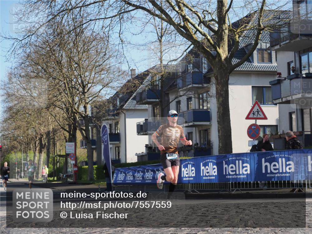 06.04.2025 - 44. Internationalen Wilhelmsburger Insellauf Luisa Fischer http://msf.ph/oto/7557559 06.04.2025 10:18:52 Ziel 439 meine-sportfotos.de
