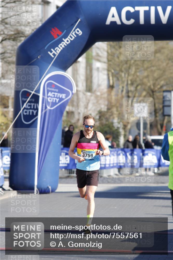06.04.2025 - 44. Internationalen Wilhelmsburger Insellauf A. Gomolzig http://msf.ph/oto/7557561 06.04.2025 10:14:11 Ziel 3759, 4052 meine-sportfotos.de