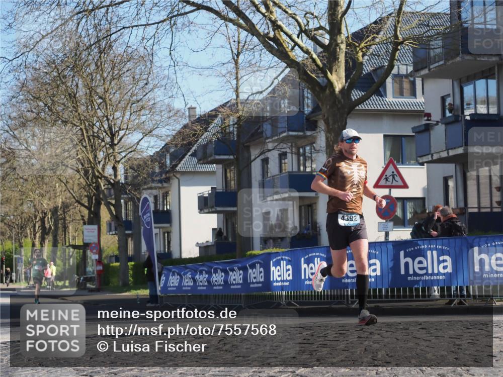06.04.2025 - 44. Internationalen Wilhelmsburger Insellauf Luisa Fischer http://msf.ph/oto/7557568 06.04.2025 10:18:52 Ziel 4392 meine-sportfotos.de