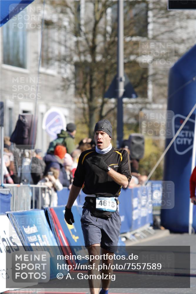 06.04.2025 - 44. Internationalen Wilhelmsburger Insellauf A. Gomolzig http://msf.ph/oto/7557589 06.04.2025 10:13:51 Ziel 4618 meine-sportfotos.de