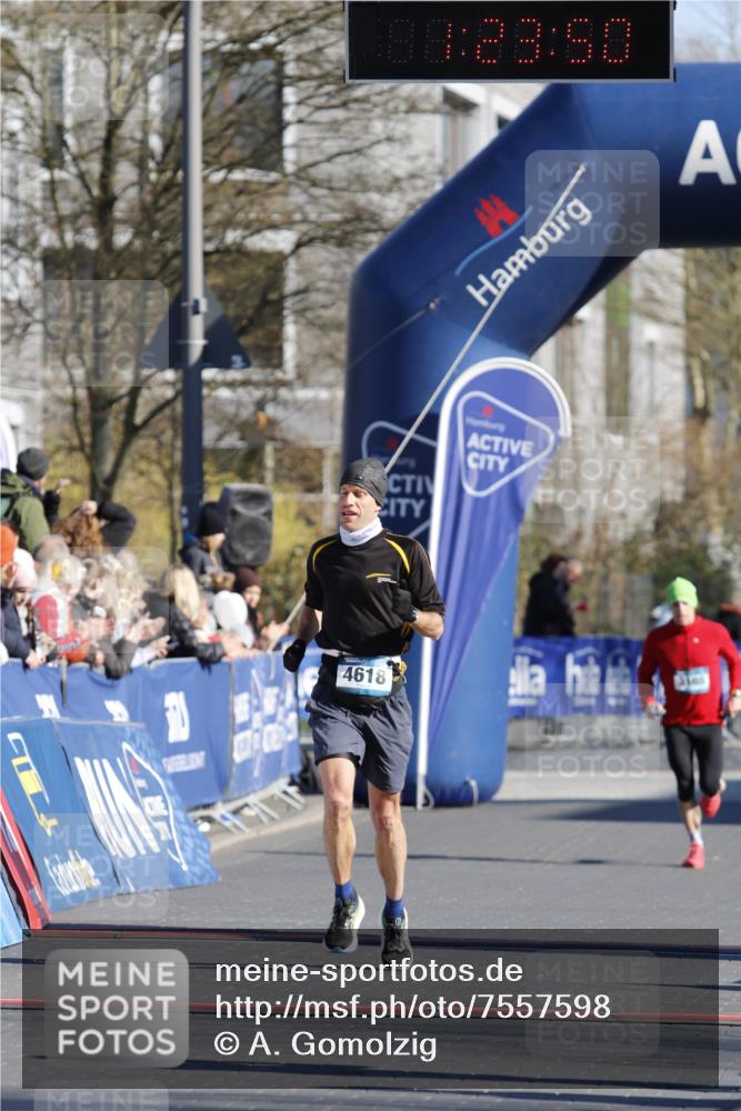06.04.2025 - 44. Internationalen Wilhelmsburger Insellauf A. Gomolzig http://msf.ph/oto/7557598 06.04.2025 10:13:49 Ziel 4618 meine-sportfotos.de