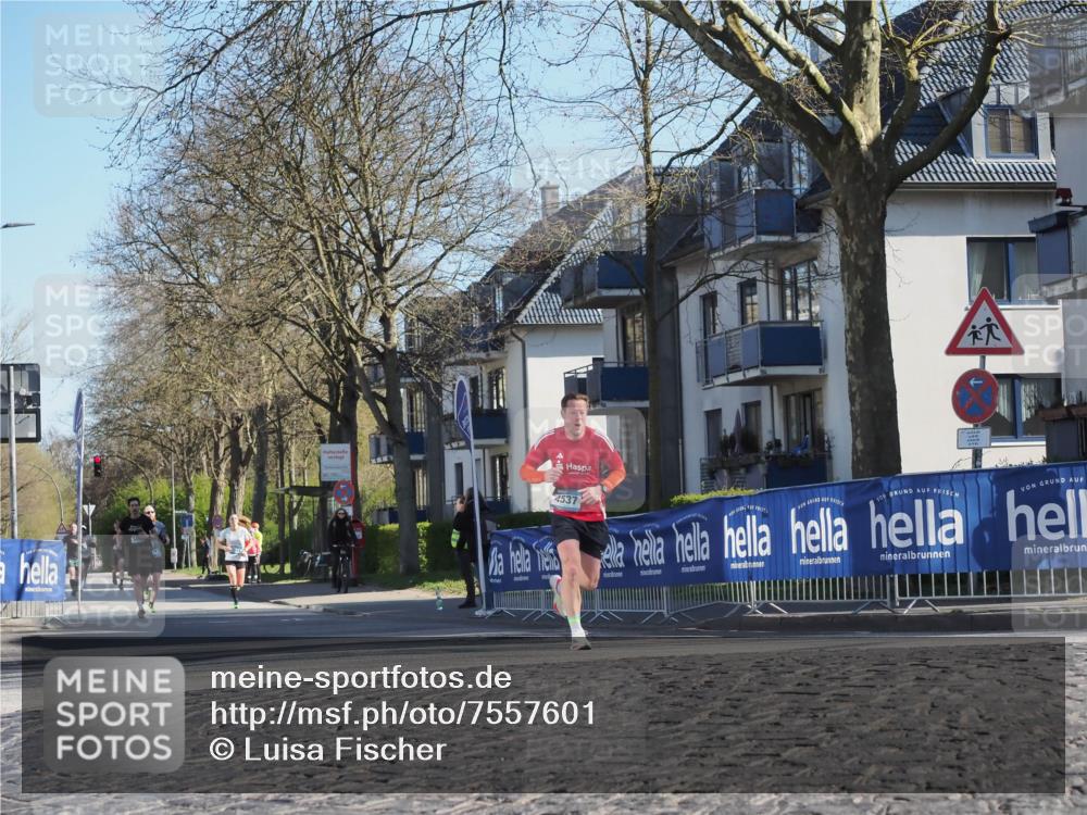 06.04.2025 - 44. Internationalen Wilhelmsburger Insellauf Luisa Fischer http://msf.ph/oto/7557601 06.04.2025 10:19:05 Ziel 4537 meine-sportfotos.de