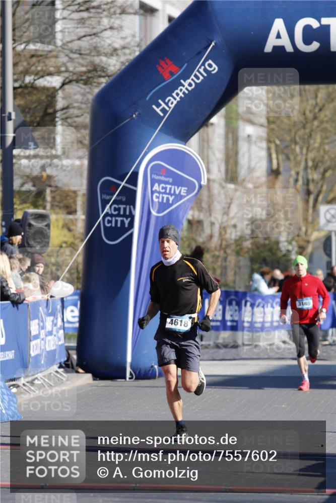 06.04.2025 - 44. Internationalen Wilhelmsburger Insellauf A. Gomolzig http://msf.ph/oto/7557602 06.04.2025 10:13:47 Ziel  meine-sportfotos.de