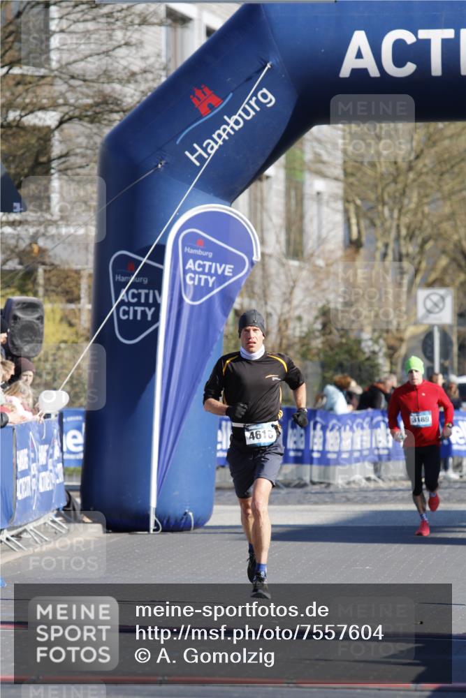 06.04.2025 - 44. Internationalen Wilhelmsburger Insellauf A. Gomolzig http://msf.ph/oto/7557604 06.04.2025 10:13:47 Ziel  meine-sportfotos.de