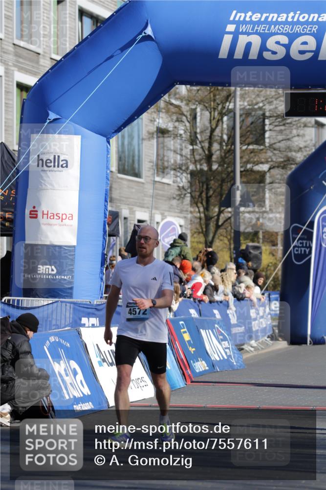 06.04.2025 - 44. Internationalen Wilhelmsburger Insellauf A. Gomolzig http://msf.ph/oto/7557611 06.04.2025 10:13:22 Ziel 4572 meine-sportfotos.de