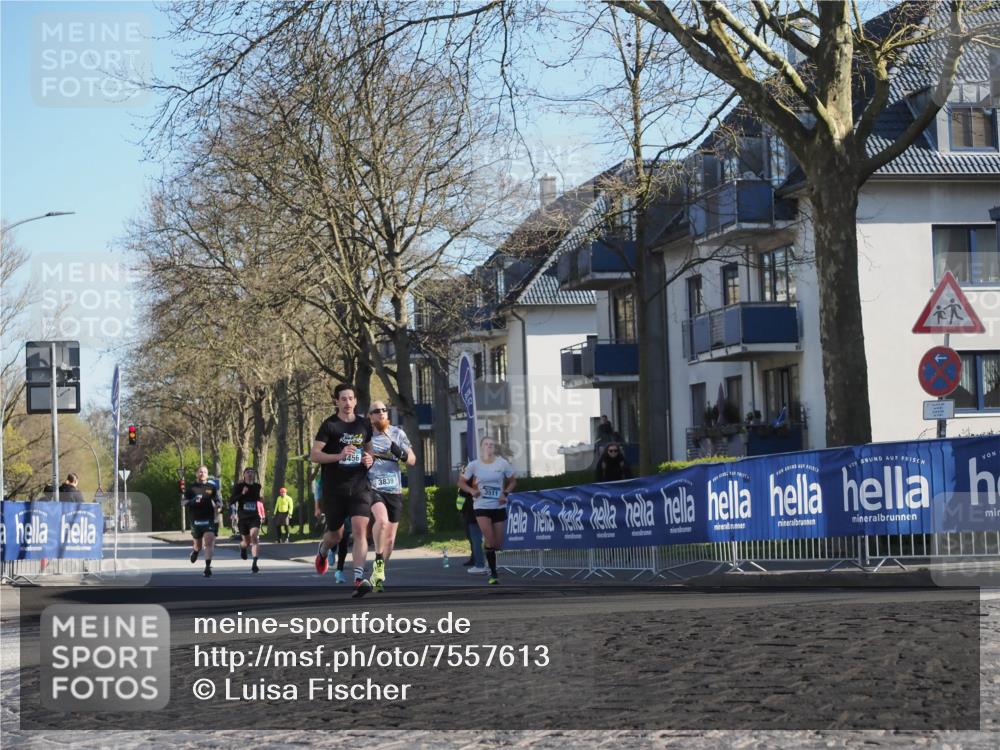 06.04.2025 - 44. Internationalen Wilhelmsburger Insellauf Luisa Fischer http://msf.ph/oto/7557613 06.04.2025 10:19:10 Ziel 456, 3839, 3511 meine-sportfotos.de