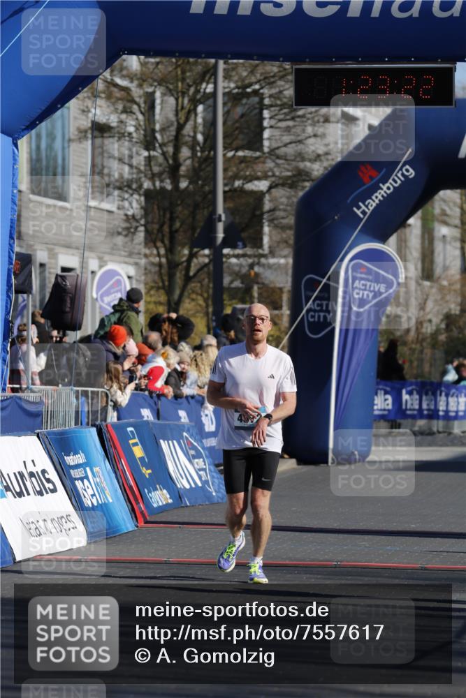 06.04.2025 - 44. Internationalen Wilhelmsburger Insellauf A. Gomolzig http://msf.ph/oto/7557617 06.04.2025 10:13:20 Ziel 4572 meine-sportfotos.de