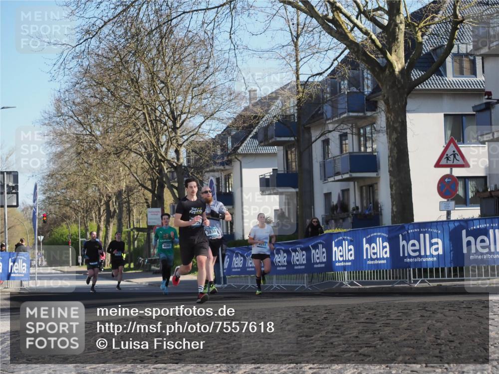 06.04.2025 - 44. Internationalen Wilhelmsburger Insellauf Luisa Fischer http://msf.ph/oto/7557618 06.04.2025 10:19:11 Ziel 4085, 3839, 3511 meine-sportfotos.de