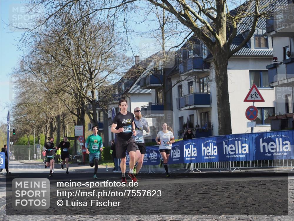06.04.2025 - 44. Internationalen Wilhelmsburger Insellauf Luisa Fischer http://msf.ph/oto/7557623 06.04.2025 10:19:11 Ziel 4085, 3456, 3839, 35 meine-sportfotos.de