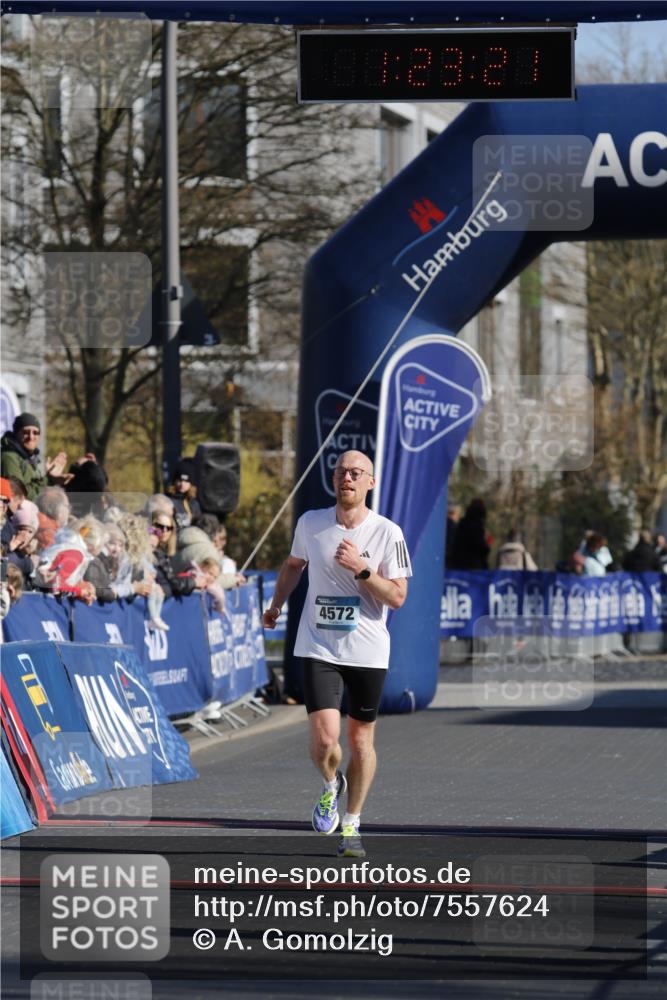 06.04.2025 - 44. Internationalen Wilhelmsburger Insellauf A. Gomolzig http://msf.ph/oto/7557624 06.04.2025 10:13:19 Ziel 4572 meine-sportfotos.de