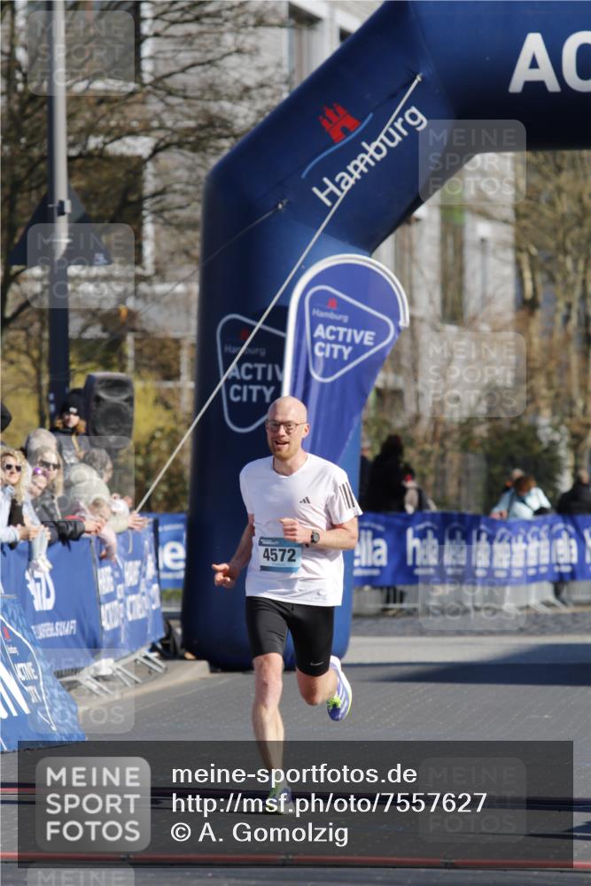 06.04.2025 - 44. Internationalen Wilhelmsburger Insellauf A. Gomolzig http://msf.ph/oto/7557627 06.04.2025 10:13:18 Ziel 4572 meine-sportfotos.de