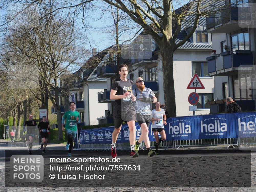 06.04.2025 - 44. Internationalen Wilhelmsburger Insellauf Luisa Fischer http://msf.ph/oto/7557631 06.04.2025 10:19:12 Ziel 8490, 4085, 3839, 3511 meine-sportfotos.de