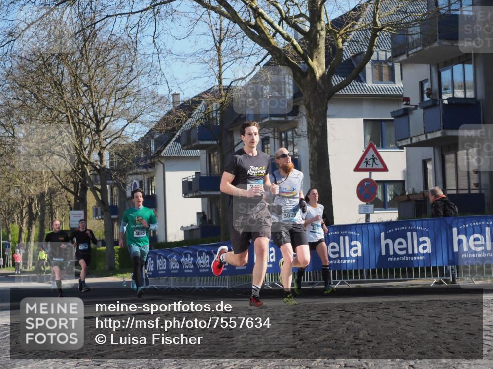 06.04.2025 - 44. Internationalen Wilhelmsburger Insellauf Luisa Fischer http://msf.ph/oto/7557634 06.04.2025 10:19:12 Ziel 111, 3078, 4085, 3839, 3511 meine-sportfotos.de