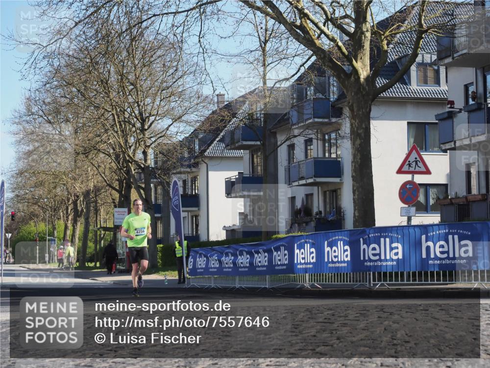 06.04.2025 - 44. Internationalen Wilhelmsburger Insellauf Luisa Fischer http://msf.ph/oto/7557646 06.04.2025 10:19:29 Ziel 4256 meine-sportfotos.de