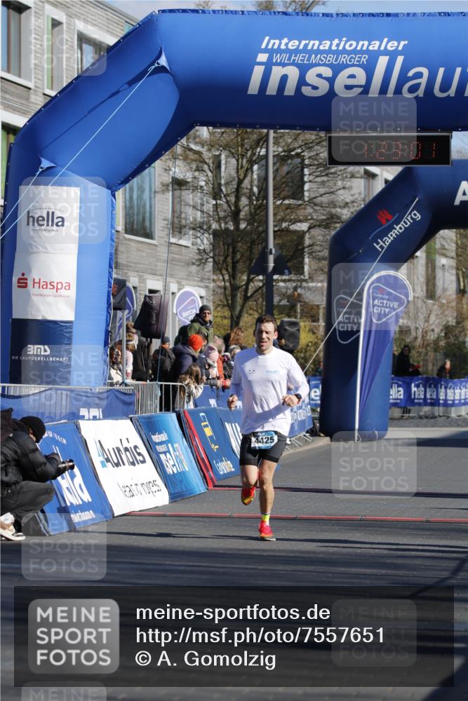 06.04.2025 - 44. Internationalen Wilhelmsburger Insellauf A. Gomolzig http://msf.ph/oto/7557651 06.04.2025 10:13:00 Ziel 4425 meine-sportfotos.de