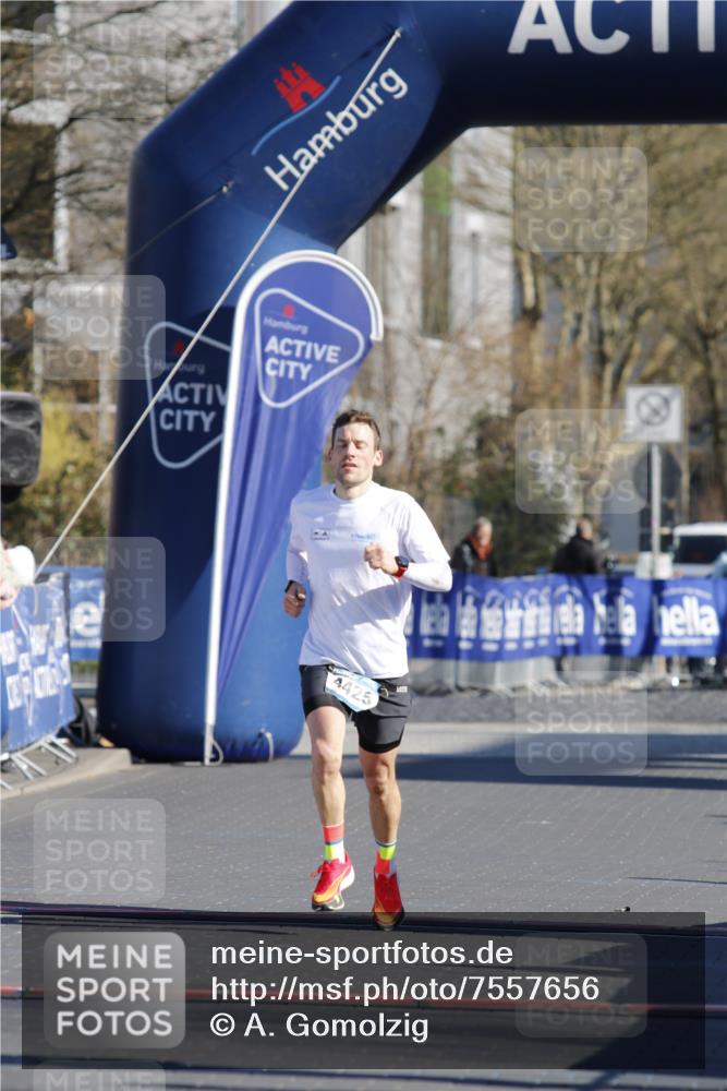 06.04.2025 - 44. Internationalen Wilhelmsburger Insellauf A. Gomolzig http://msf.ph/oto/7557656 06.04.2025 10:12:58 Ziel 4425 meine-sportfotos.de