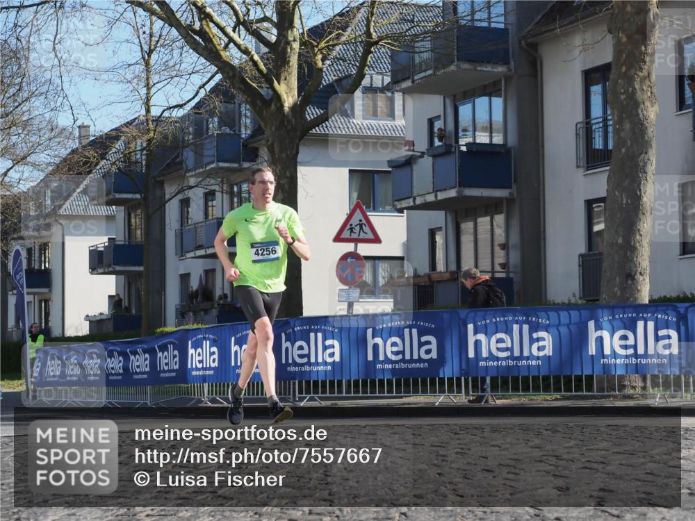 06.04.2025 - 44. Internationalen Wilhelmsburger Insellauf Luisa Fischer http://msf.ph/oto/7557667 06.04.2025 10:19:32 Ziel 4256 meine-sportfotos.de