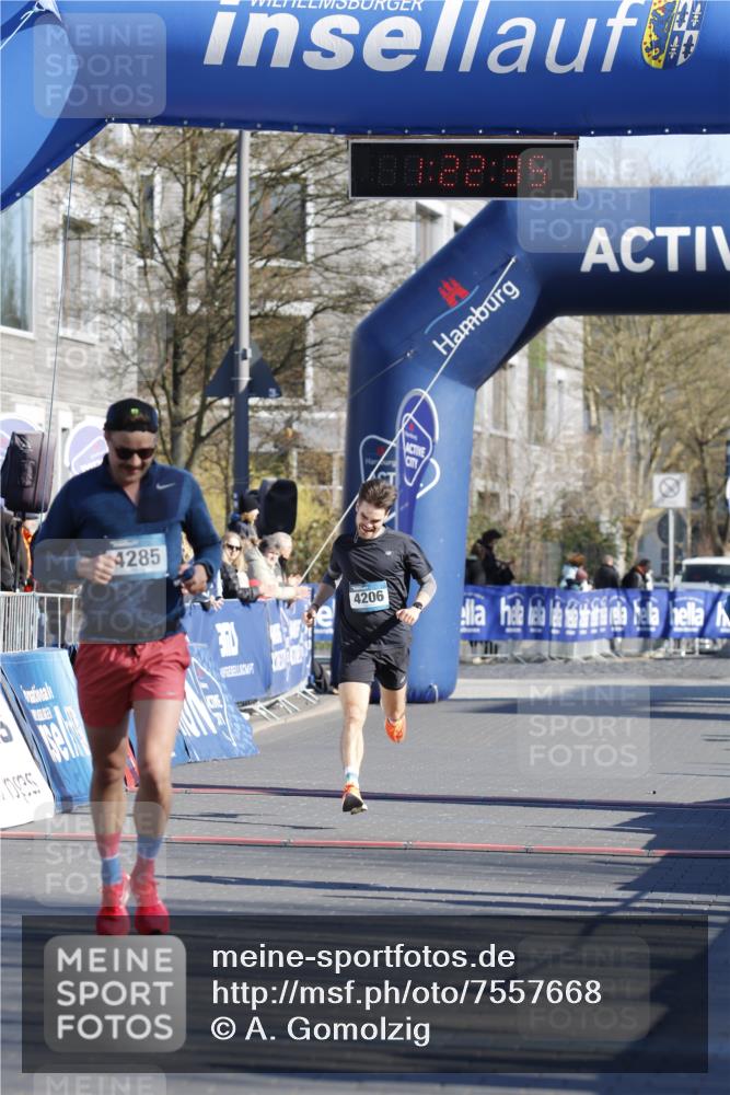 06.04.2025 - 44. Internationalen Wilhelmsburger Insellauf A. Gomolzig http://msf.ph/oto/7557668 06.04.2025 10:12:34 Ziel 4206, 4285 meine-sportfotos.de