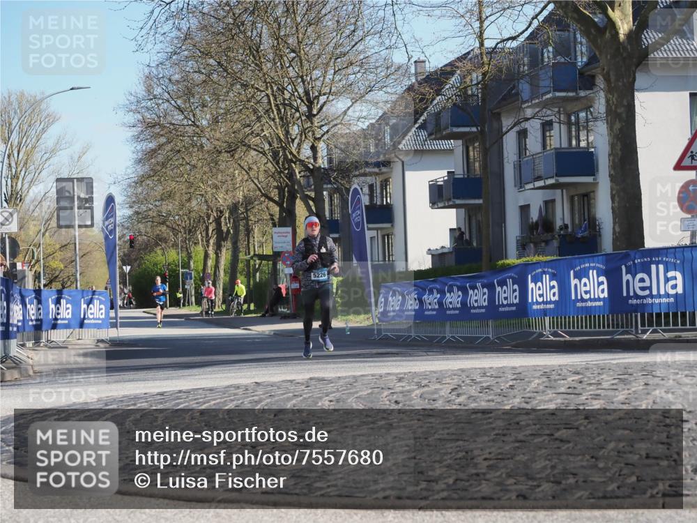 06.04.2025 - 44. Internationalen Wilhelmsburger Insellauf Luisa Fischer http://msf.ph/oto/7557680 06.04.2025 10:19:51 Ziel 5226 meine-sportfotos.de