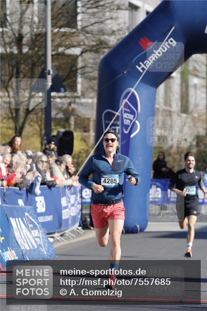 06.04.2025 - 44. Internationalen Wilhelmsburger Insellauf A. Gomolzig http://msf.ph/oto/7557685 06.04.2025 10:12:31 Ziel 4285 meine-sportfotos.de