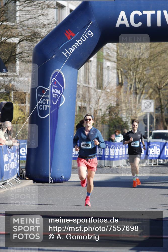 06.04.2025 - 44. Internationalen Wilhelmsburger Insellauf A. Gomolzig http://msf.ph/oto/7557698 06.04.2025 10:12:29 Ziel  meine-sportfotos.de