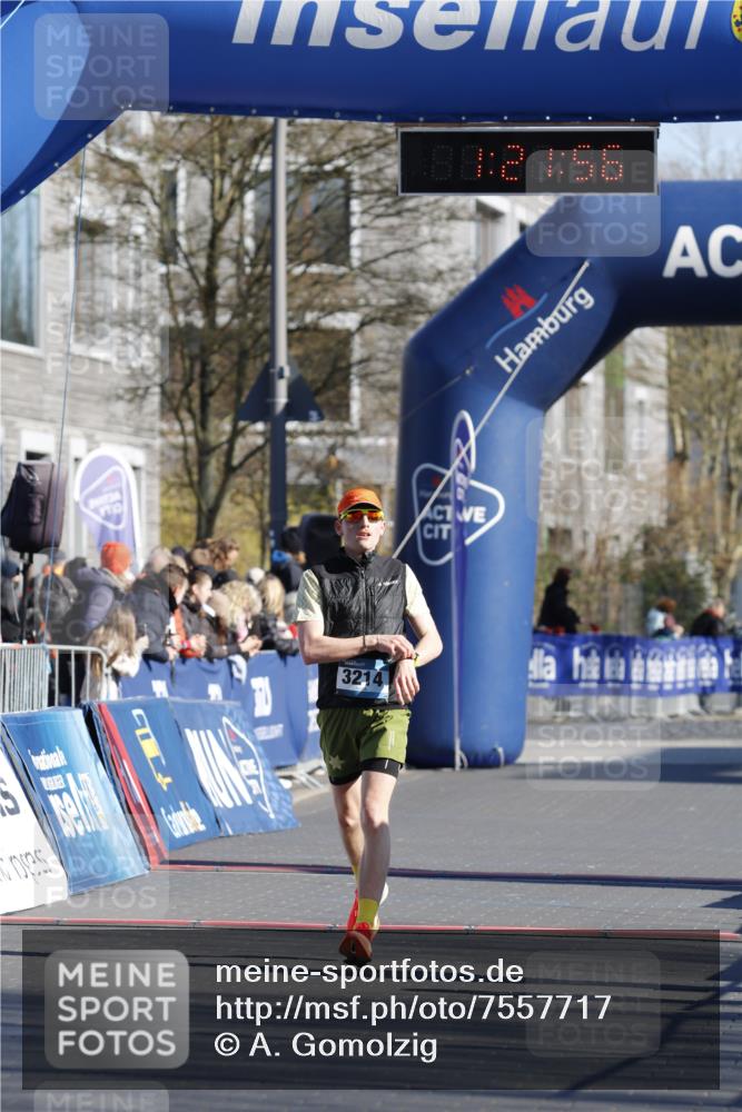 06.04.2025 - 44. Internationalen Wilhelmsburger Insellauf A. Gomolzig http://msf.ph/oto/7557717 06.04.2025 10:11:55 Ziel 3214 meine-sportfotos.de