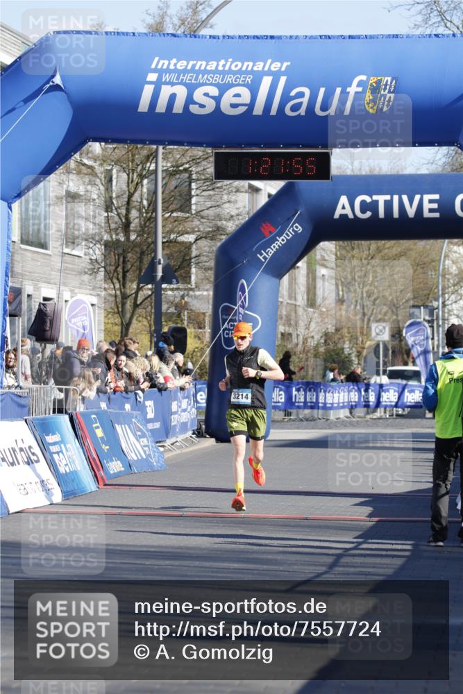 06.04.2025 - 44. Internationalen Wilhelmsburger Insellauf A. Gomolzig http://msf.ph/oto/7557724 06.04.2025 10:11:54 Ziel 3214 meine-sportfotos.de