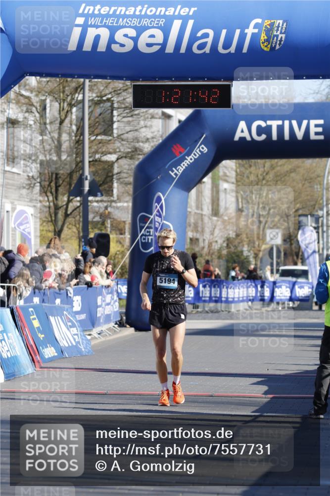 06.04.2025 - 44. Internationalen Wilhelmsburger Insellauf A. Gomolzig http://msf.ph/oto/7557731 06.04.2025 10:11:41 Ziel 5194 meine-sportfotos.de