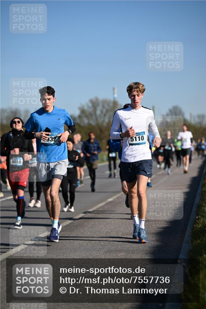 06.04.2025 - 44. Internationalen Wilhelmsburger Insellauf Dr. Thomas Lammeyer http://msf.ph/oto/7557736 06.04.2025 09:33:46 Laufen 4010, 32, 5110 meine-sportfotos.de