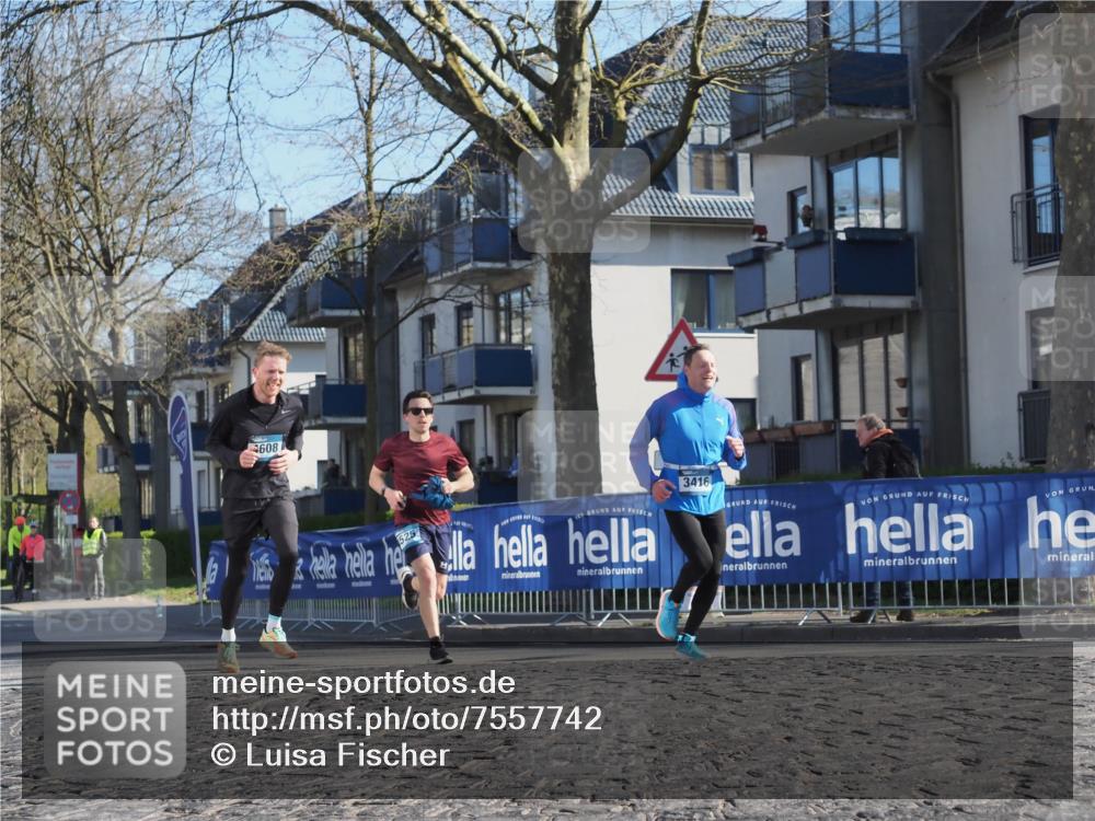 06.04.2025 - 44. Internationalen Wilhelmsburger Insellauf Luisa Fischer http://msf.ph/oto/7557742 06.04.2025 10:20:10 Ziel 608, 15, 2, 525, 3416 meine-sportfotos.de