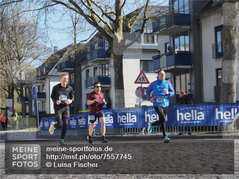 06.04.2025 - 44. Internationalen Wilhelmsburger Insellauf Luisa Fischer http://msf.ph/oto/7557745 06.04.2025 10:20:10 Ziel 4608, 3416, 1525 meine-sportfotos.de