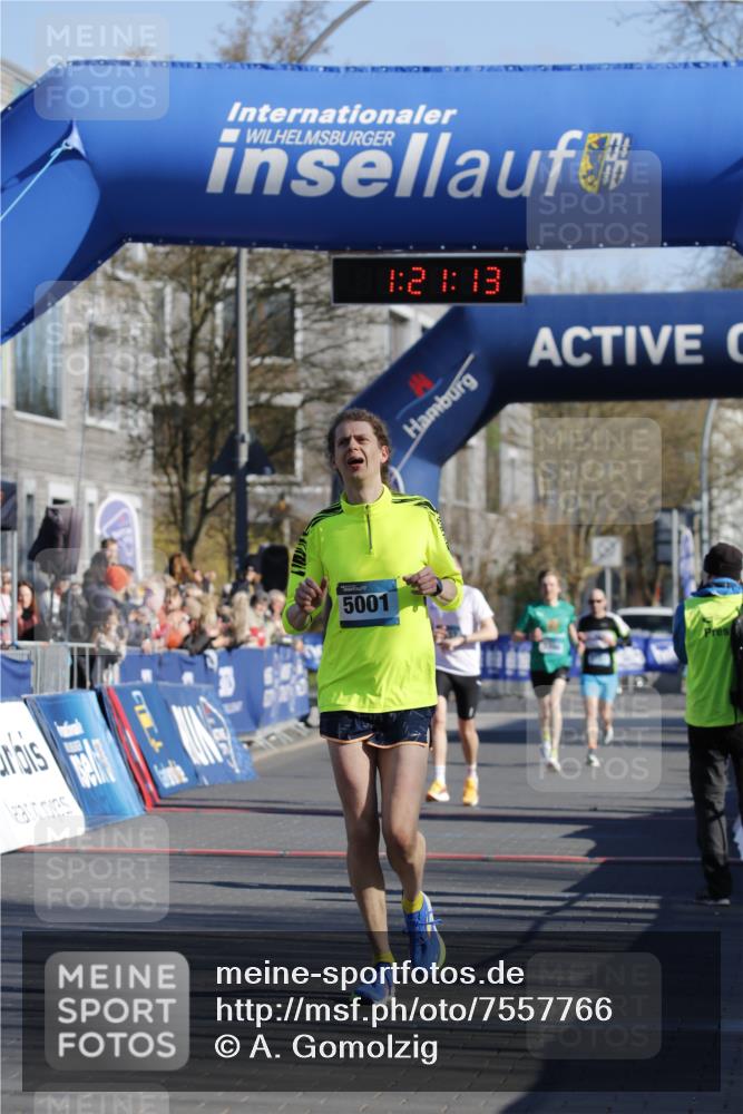 06.04.2025 - 44. Internationalen Wilhelmsburger Insellauf A. Gomolzig http://msf.ph/oto/7557766 06.04.2025 10:11:11 Ziel 5001 meine-sportfotos.de