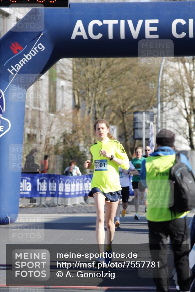 06.04.2025 - 44. Internationalen Wilhelmsburger Insellauf A. Gomolzig http://msf.ph/oto/7557781 06.04.2025 10:11:07 Ziel  meine-sportfotos.de