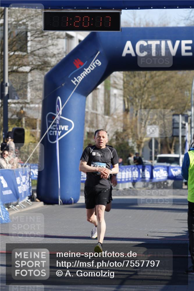 06.04.2025 - 44. Internationalen Wilhelmsburger Insellauf A. Gomolzig http://msf.ph/oto/7557797 06.04.2025 10:10:16 Ziel 4127, 4500 meine-sportfotos.de