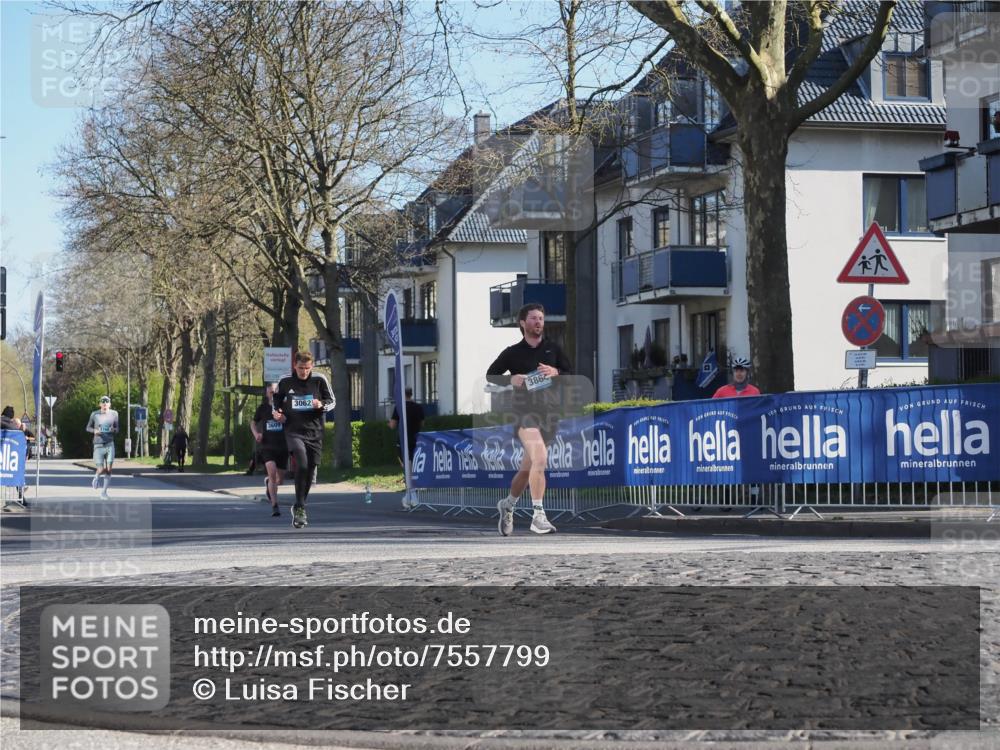 06.04.2025 - 44. Internationalen Wilhelmsburger Insellauf Luisa Fischer http://msf.ph/oto/7557799 06.04.2025 10:20:28 Ziel 3609, 3062, 3864 meine-sportfotos.de