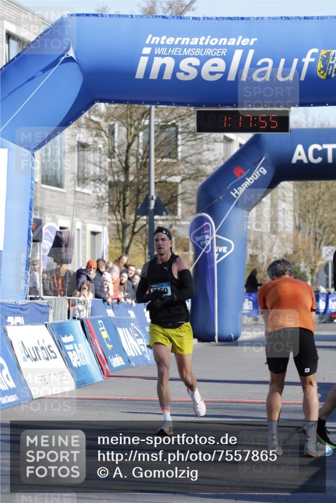 06.04.2025 - 44. Internationalen Wilhelmsburger Insellauf A. Gomolzig http://msf.ph/oto/7557865 06.04.2025 10:07:54 Ziel 3260 meine-sportfotos.de