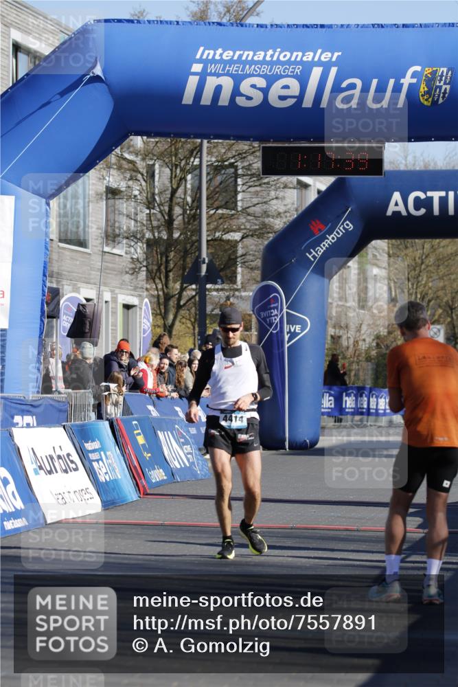 06.04.2025 - 44. Internationalen Wilhelmsburger Insellauf A. Gomolzig http://msf.ph/oto/7557891 06.04.2025 10:07:37 Ziel 4414 meine-sportfotos.de