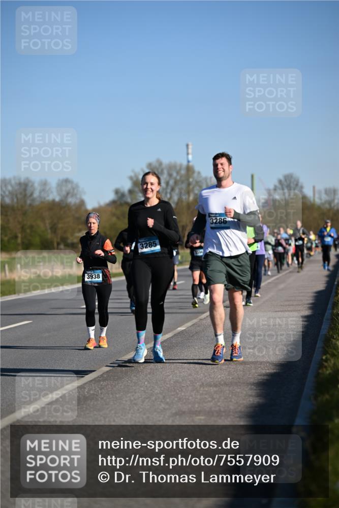 06.04.2025 - 44. Internationalen Wilhelmsburger Insellauf Dr. Thomas Lammeyer http://msf.ph/oto/7557909 06.04.2025 09:33:54 Laufen 3938, 3285, 2096, 3286 meine-sportfotos.de