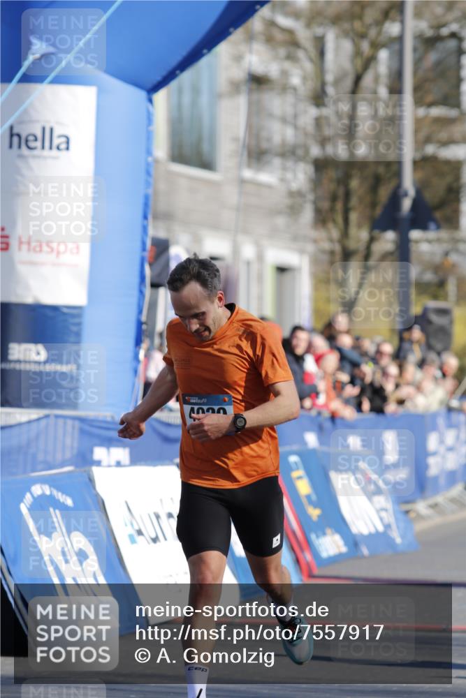 06.04.2025 - 44. Internationalen Wilhelmsburger Insellauf A. Gomolzig http://msf.ph/oto/7557917 06.04.2025 10:05:30 Ziel 4020 meine-sportfotos.de