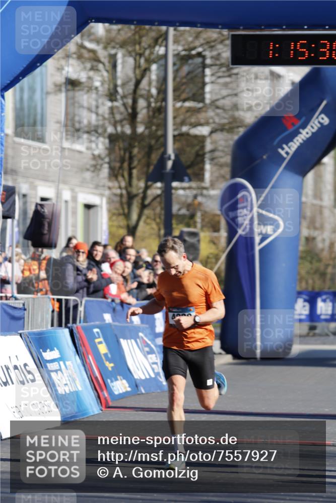 06.04.2025 - 44. Internationalen Wilhelmsburger Insellauf A. Gomolzig http://msf.ph/oto/7557927 06.04.2025 10:05:29 Ziel 4020 meine-sportfotos.de