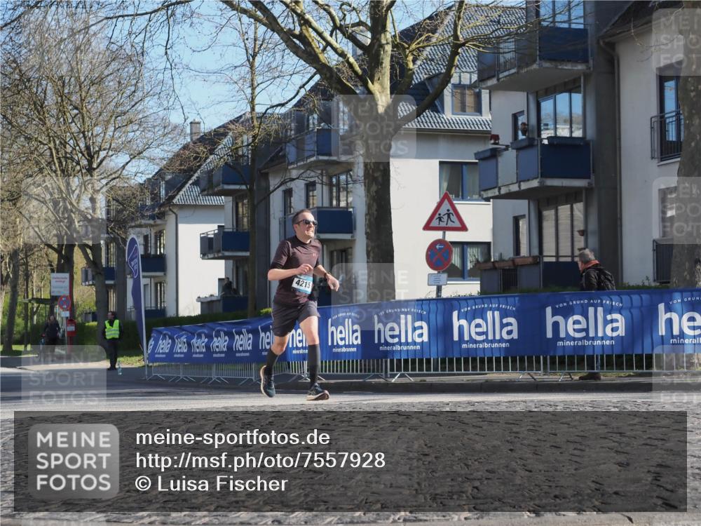 06.04.2025 - 44. Internationalen Wilhelmsburger Insellauf Luisa Fischer http://msf.ph/oto/7557928 06.04.2025 10:20:49 Ziel 4215 meine-sportfotos.de