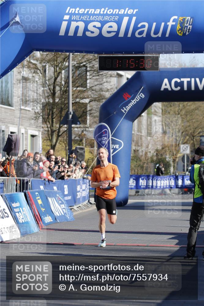 06.04.2025 - 44. Internationalen Wilhelmsburger Insellauf A. Gomolzig http://msf.ph/oto/7557934 06.04.2025 10:05:28 Ziel 4020 meine-sportfotos.de