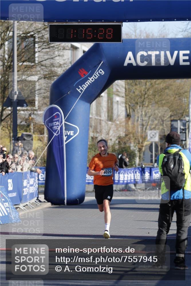 06.04.2025 - 44. Internationalen Wilhelmsburger Insellauf A. Gomolzig http://msf.ph/oto/7557945 06.04.2025 10:05:27 Ziel 4020 meine-sportfotos.de