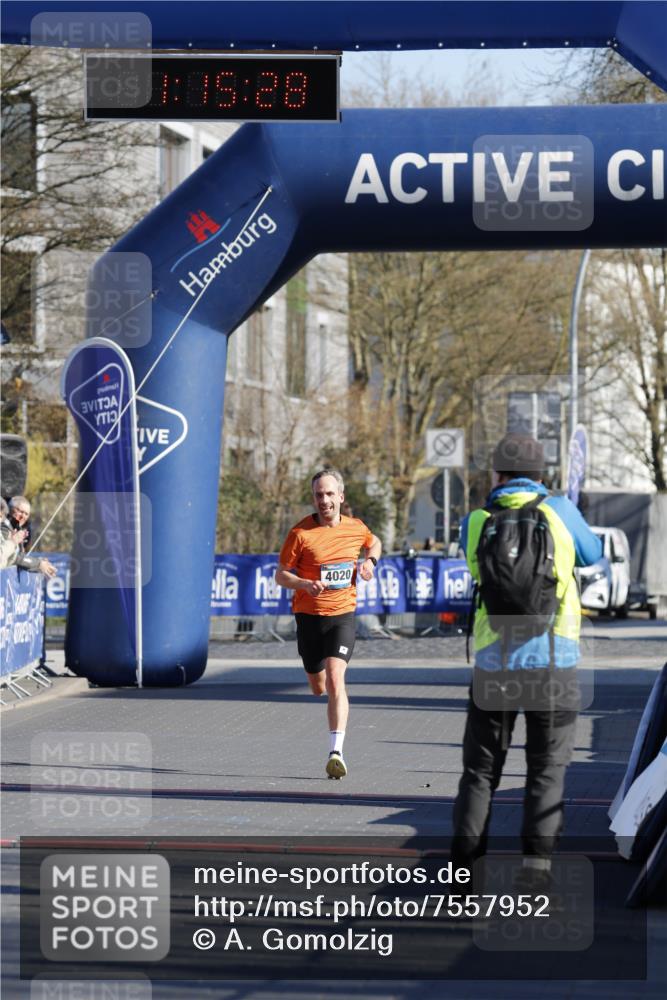 06.04.2025 - 44. Internationalen Wilhelmsburger Insellauf A. Gomolzig http://msf.ph/oto/7557952 06.04.2025 10:05:26 Ziel  meine-sportfotos.de