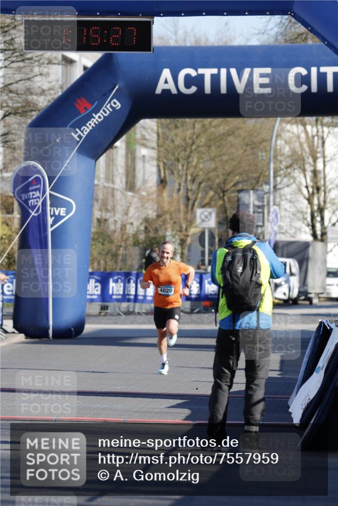 06.04.2025 - 44. Internationalen Wilhelmsburger Insellauf A. Gomolzig http://msf.ph/oto/7557959 06.04.2025 10:05:25 Ziel  meine-sportfotos.de