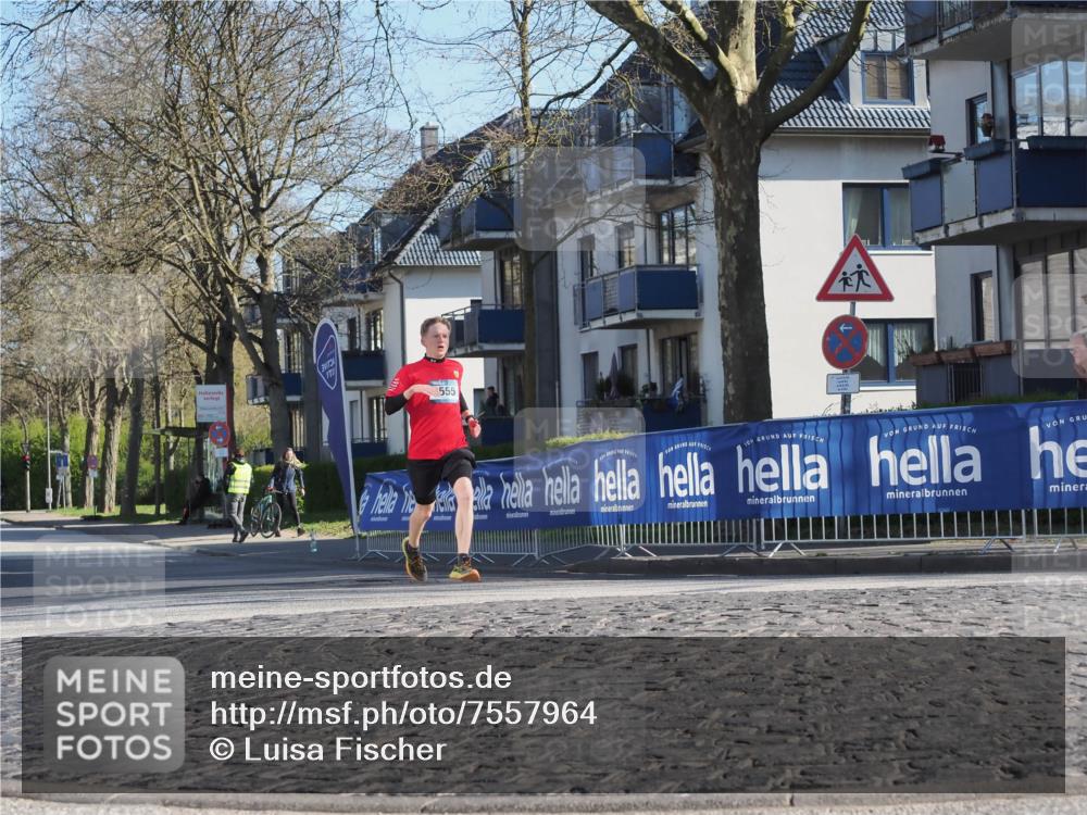06.04.2025 - 44. Internationalen Wilhelmsburger Insellauf Luisa Fischer http://msf.ph/oto/7557964 06.04.2025 10:21:00 Ziel 555 meine-sportfotos.de