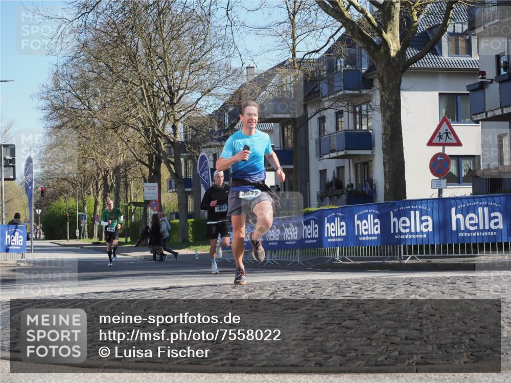 06.04.2025 - 44. Internationalen Wilhelmsburger Insellauf Luisa Fischer http://msf.ph/oto/7558022 06.04.2025 10:21:21 Ziel 3469, 3598, 3572 meine-sportfotos.de