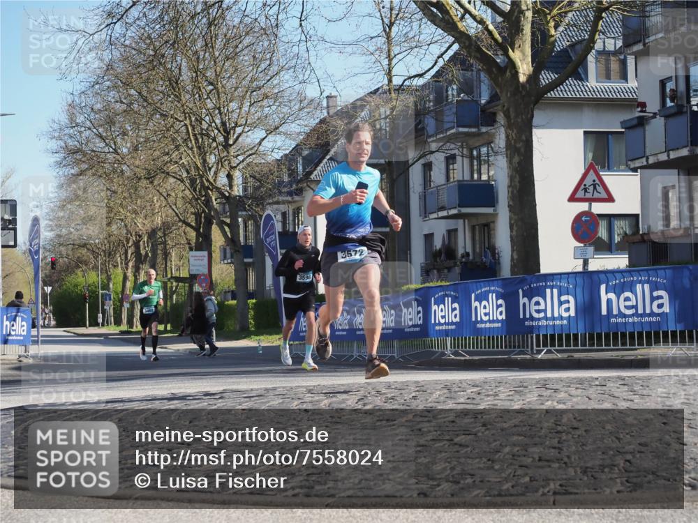 06.04.2025 - 44. Internationalen Wilhelmsburger Insellauf Luisa Fischer http://msf.ph/oto/7558024 06.04.2025 10:21:21 Ziel 3469, 3598, 3572 meine-sportfotos.de
