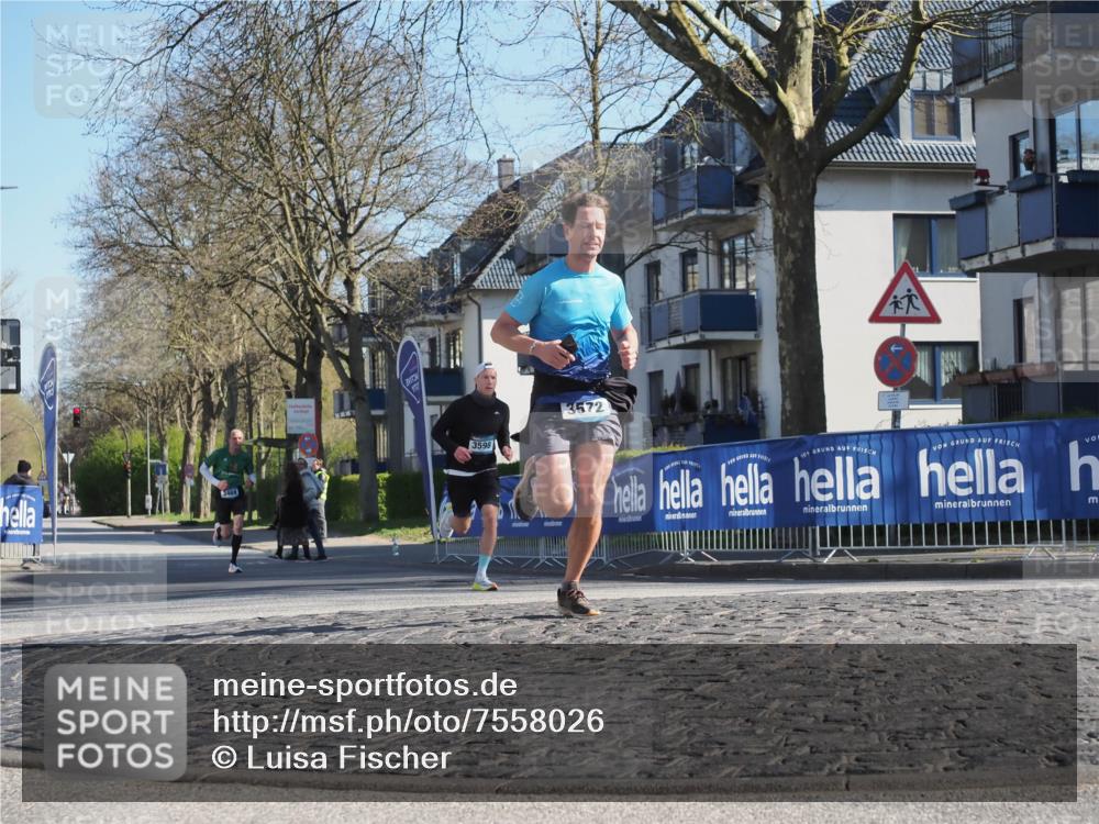 06.04.2025 - 44. Internationalen Wilhelmsburger Insellauf Luisa Fischer http://msf.ph/oto/7558026 06.04.2025 10:21:21 Ziel 3469, 3598, 3572 meine-sportfotos.de